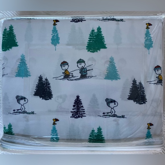 Peanuts Winter Sheet Set - Queen - Picture 2 of 4